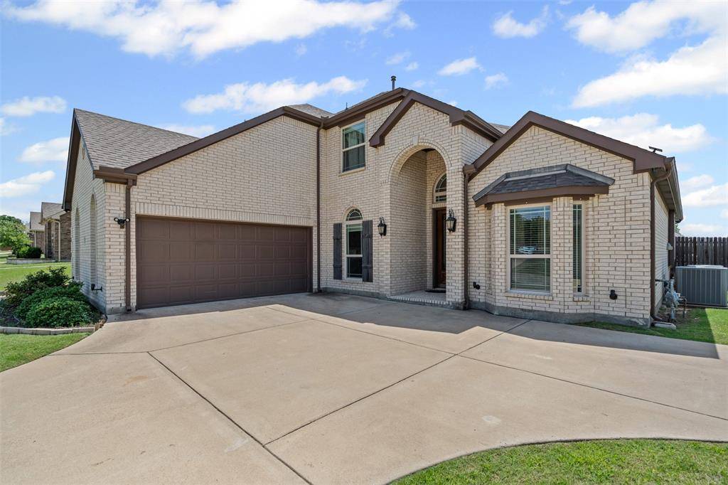 411 Caymus Street, Kennedale, TX 76060
