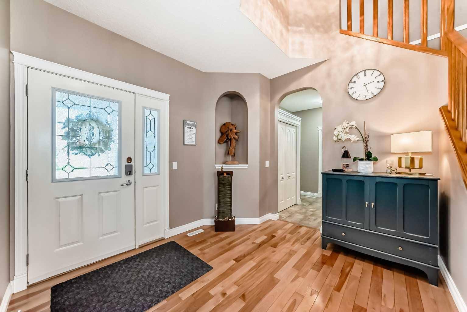 Chestermere, AB T1X 1N3,120 Oakmere WAY