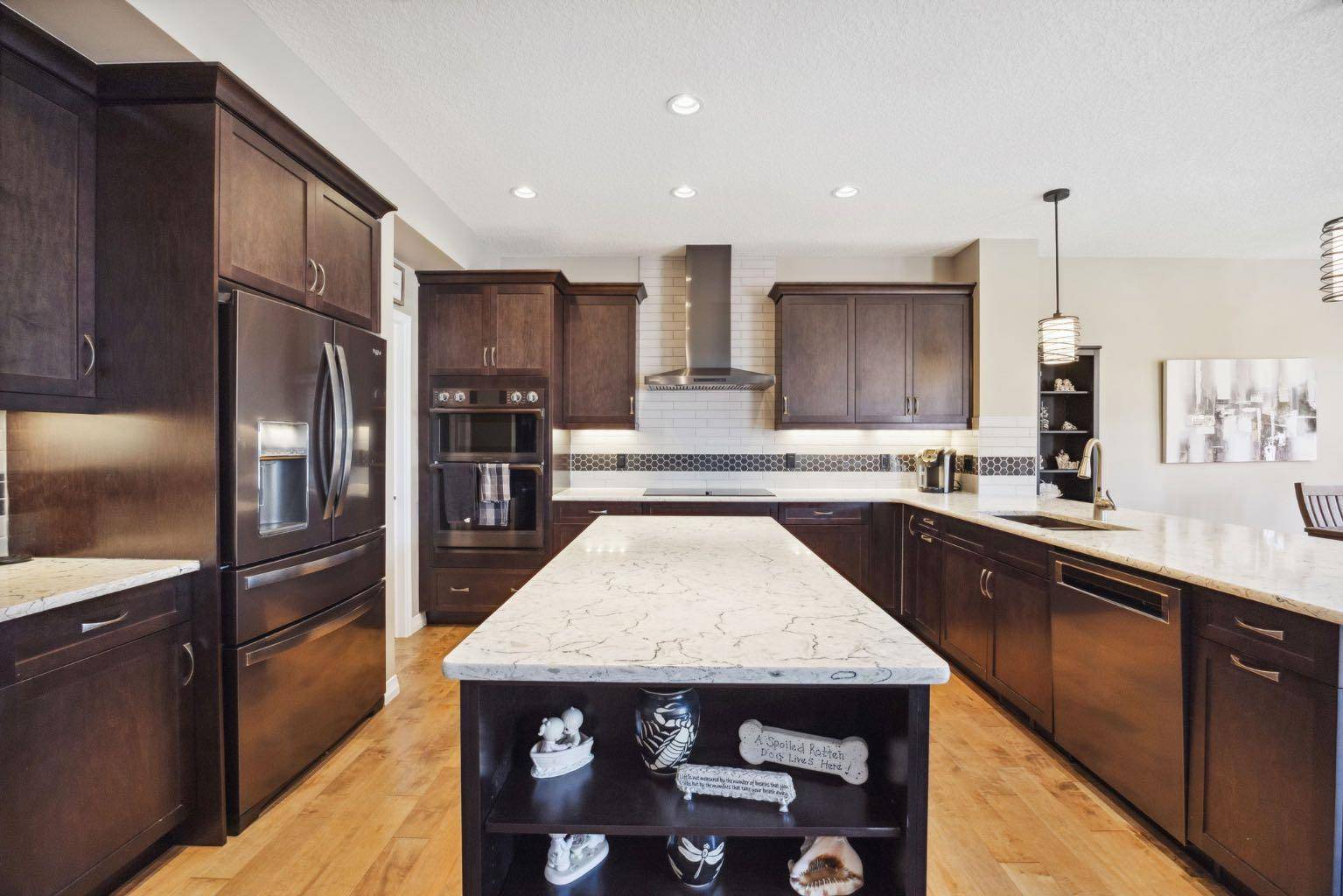 250 Evansglen DR NW, Calgary, AB T3P 0X8