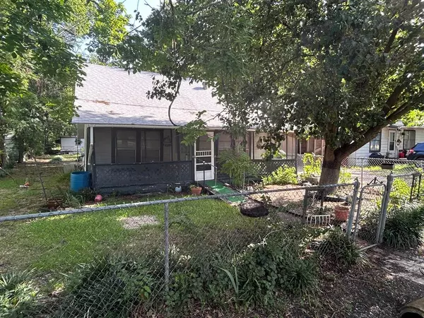 Leonard, TX 75452,106 E Hackberry Street