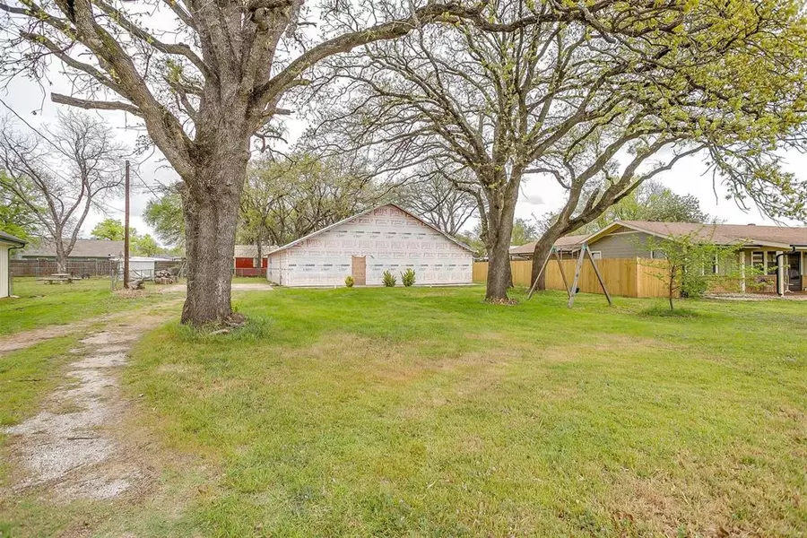 4004 Pueblo Court, Granbury, TX 76048