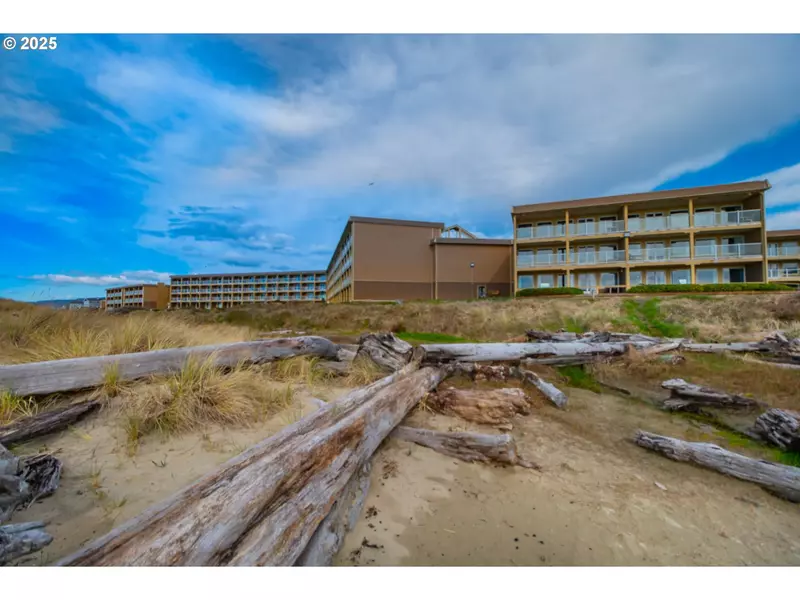 88416 1ST AVE #303, Florence, OR 97439