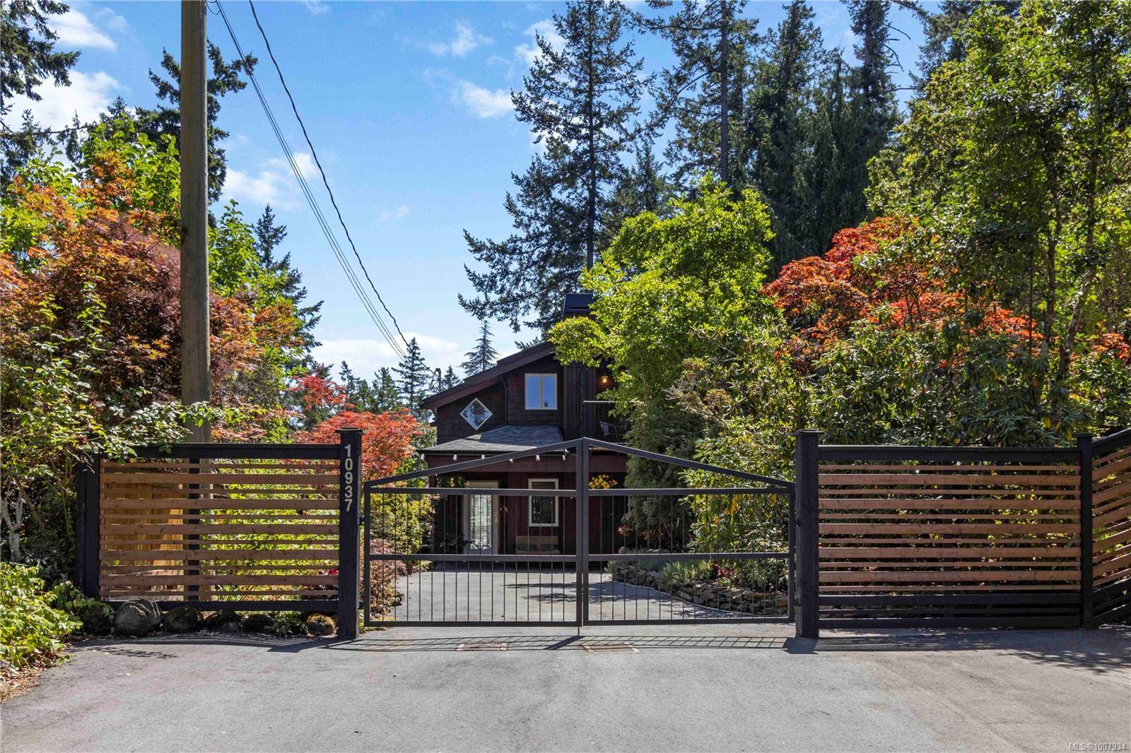 North Saanich, BC V8L 5P2,10937 Madrona Dr