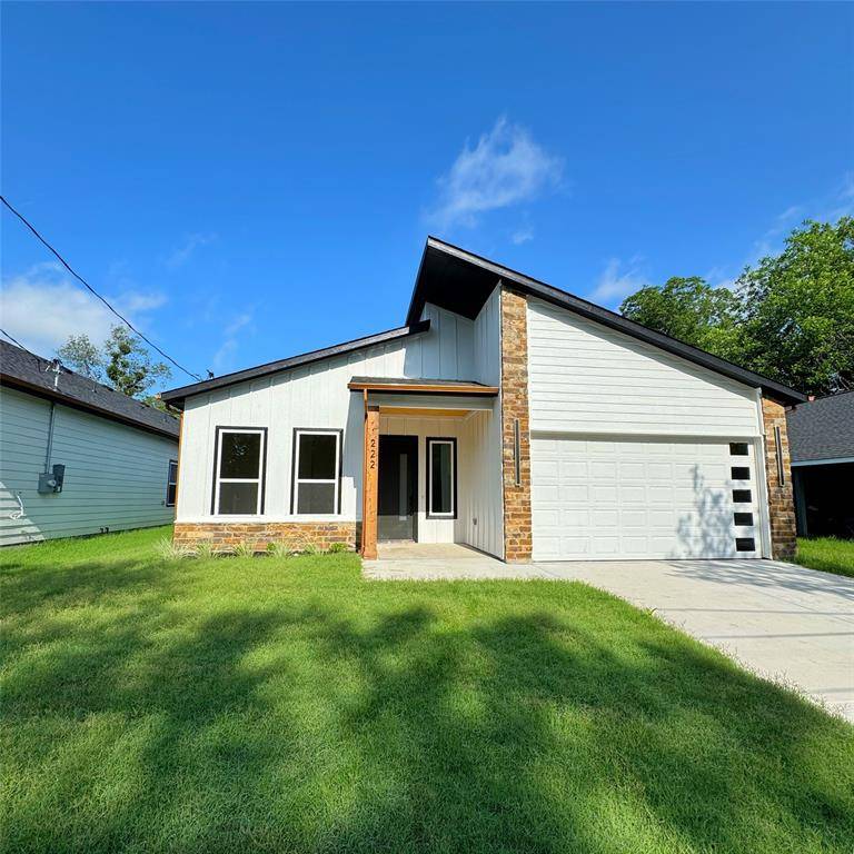 Greenville, TX 75401,1222 Saint John Street