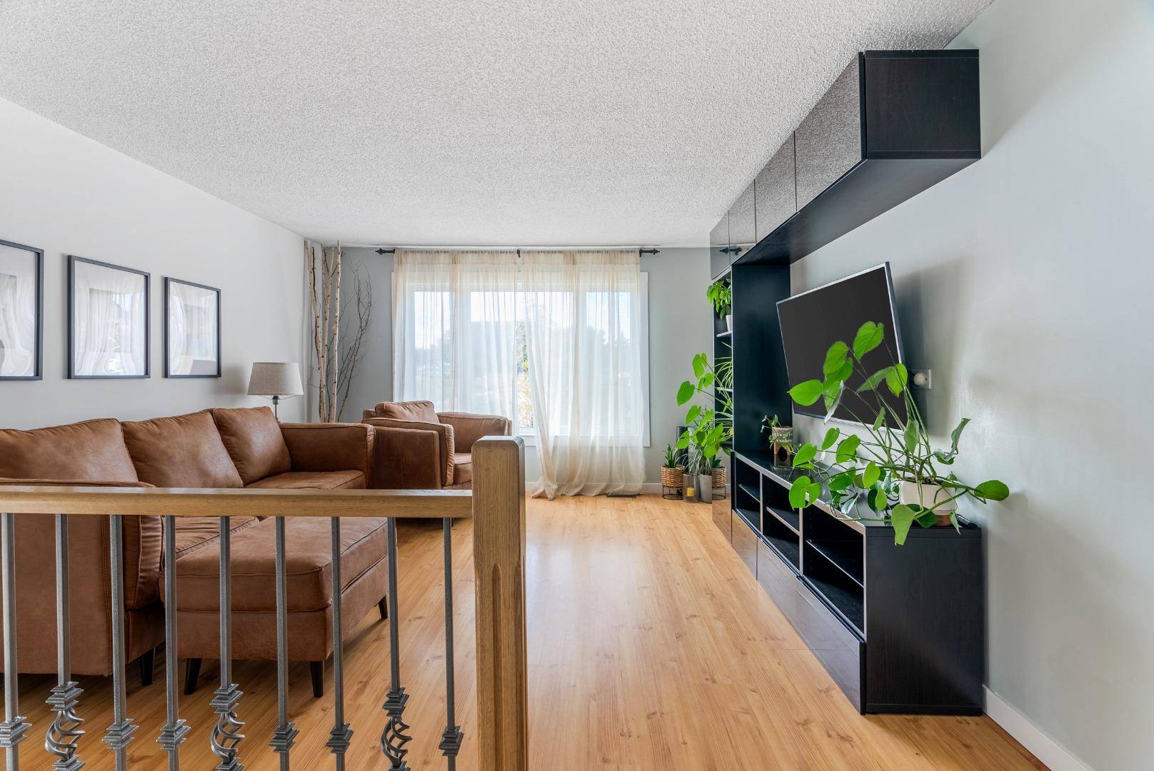 Fort Mcmurray, AB T9K 1R3,122 Woodland DR