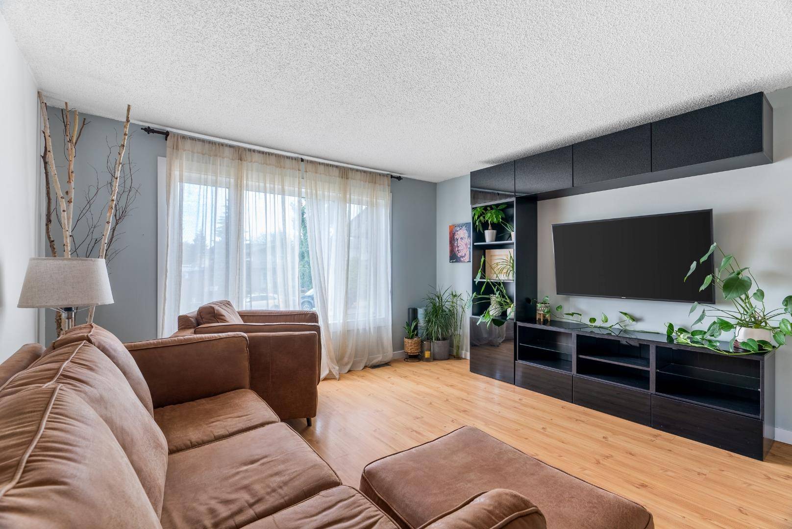 Fort Mcmurray, AB T9K 1R3,122 Woodland DR