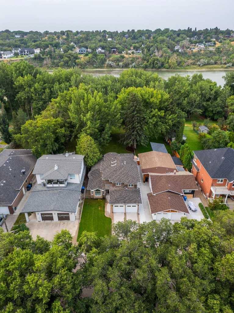 137 1 ST NW,  Medicine Hat,  AB T1A 6H2