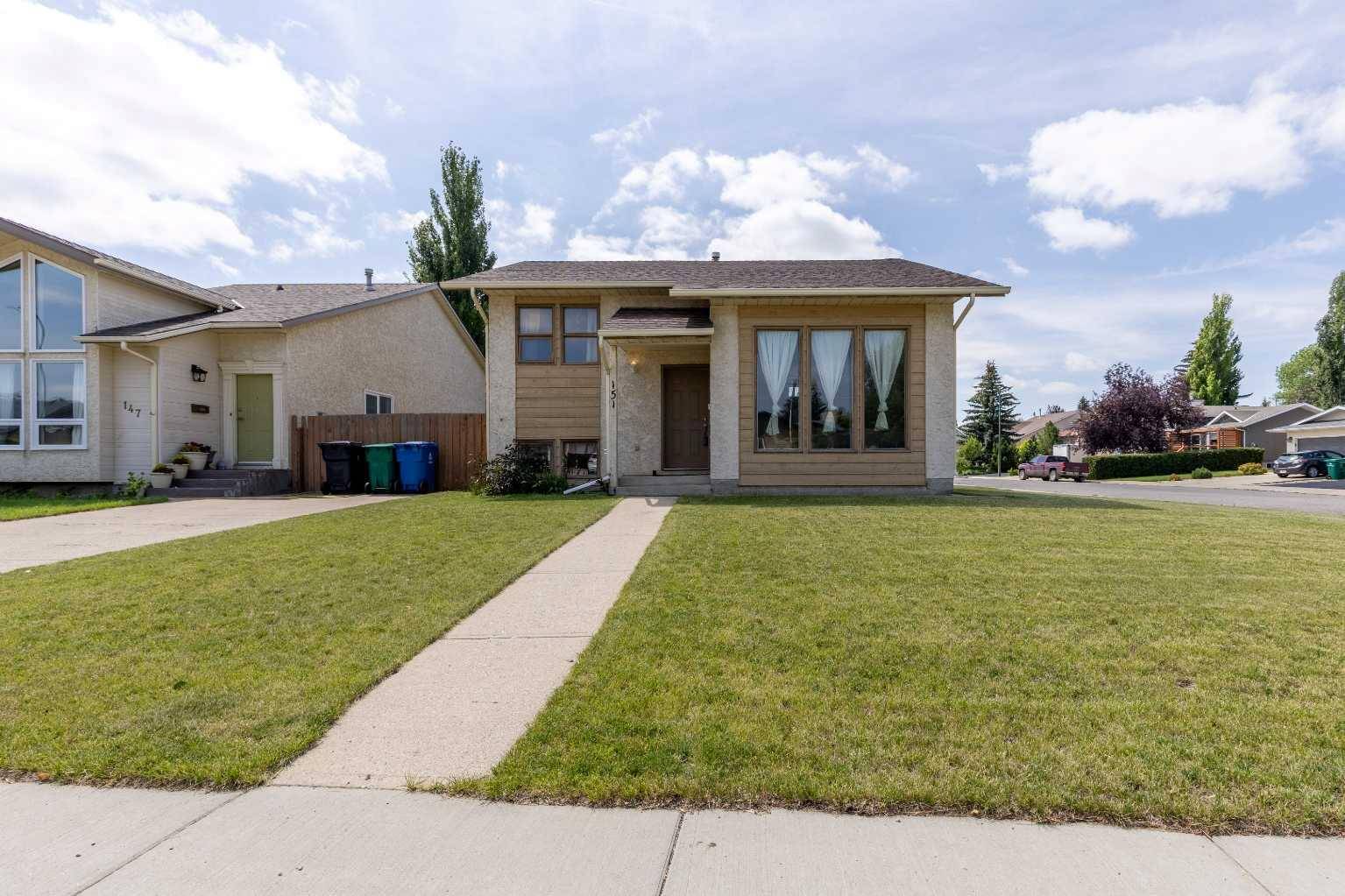 151 Lakhota CRES West, Lethbridge, AB T1K 6H5