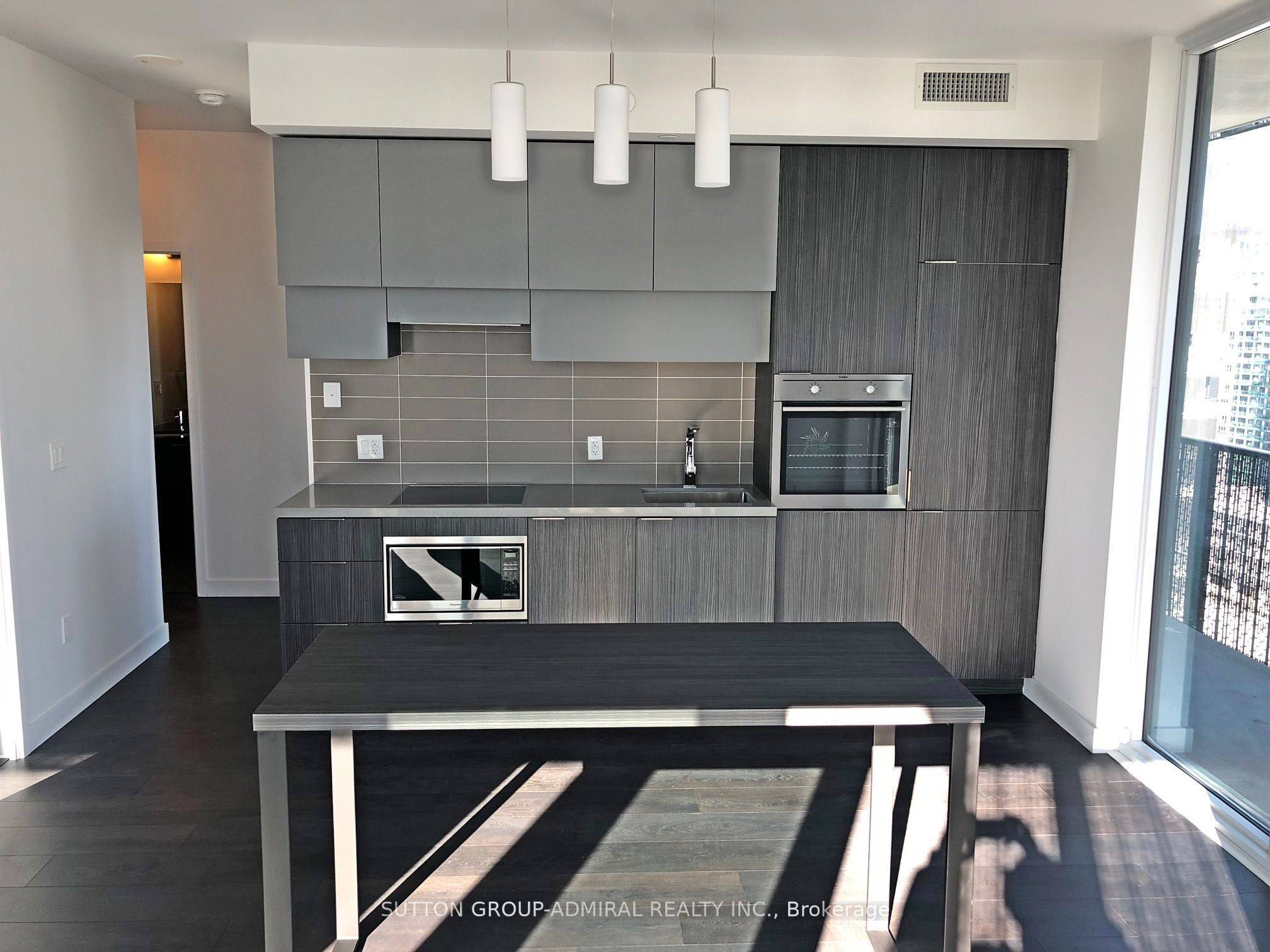 Toronto C10, ON M4P 1A6,8 Eglinton AVE E #1811