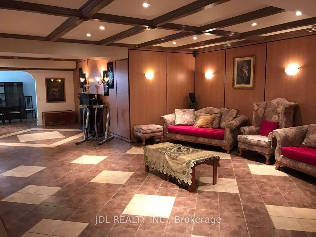 Whitchurch-stouffville, ON L4A 1P9,15 Lake Woods DR