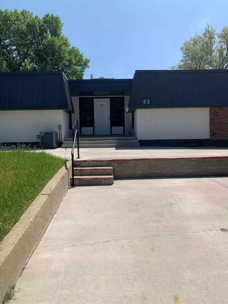 Lethbridge, AB T1K 3Y4,53 Lafayette BLVD W