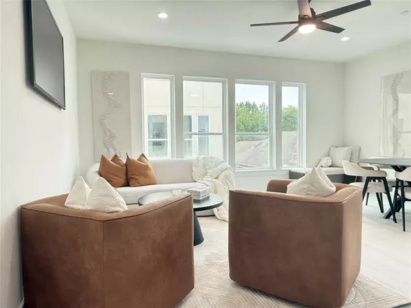 Dallas, TX 75235,7207 Mohawk Drive #205
