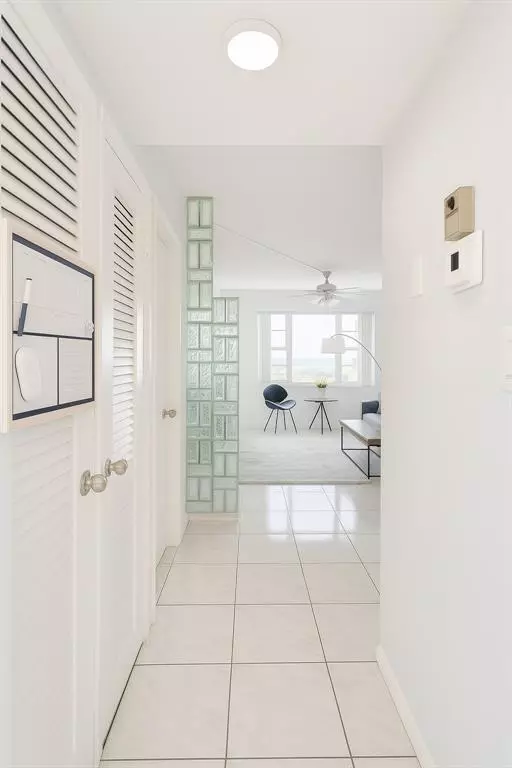 Lauderdale By The Sea, FL 33308,6000 N Ocean Blvd #16E