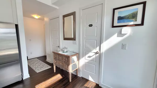 Innisfil, ON L9S 0M2,275 Broward WAY #64