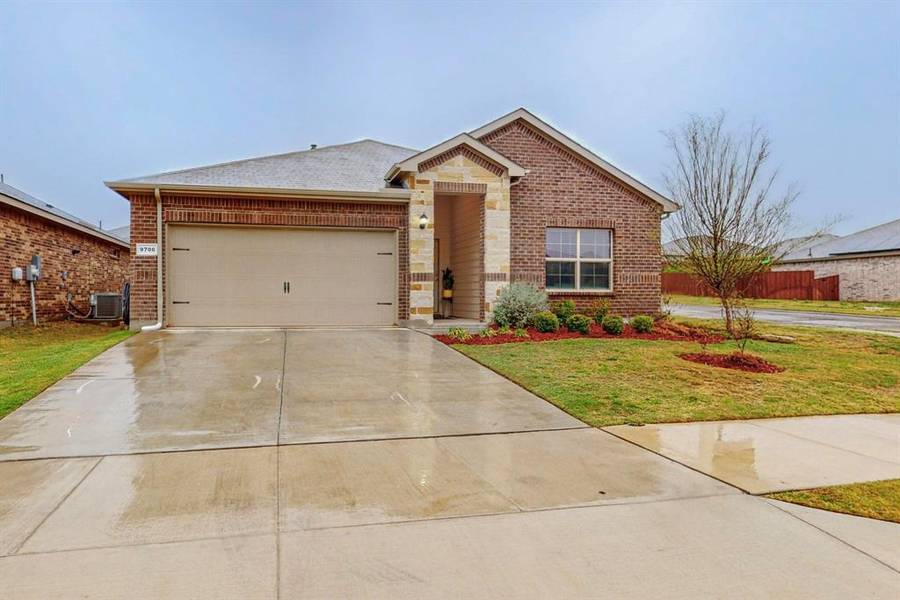 9700 Calhoun Falls Drive, Fort Worth, TX 76108
