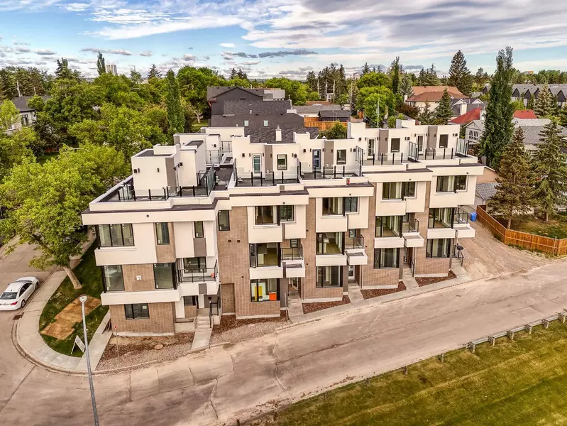 2309 13 ST Northwest, Calgary, AB T2M 1T8