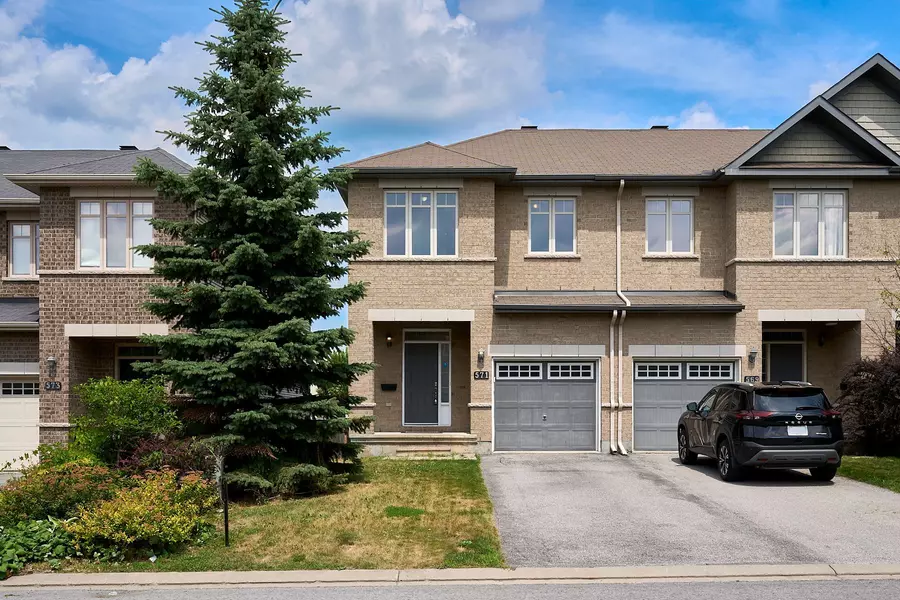 571 Remnor AVE, Kanata, ON K2T 0A5
