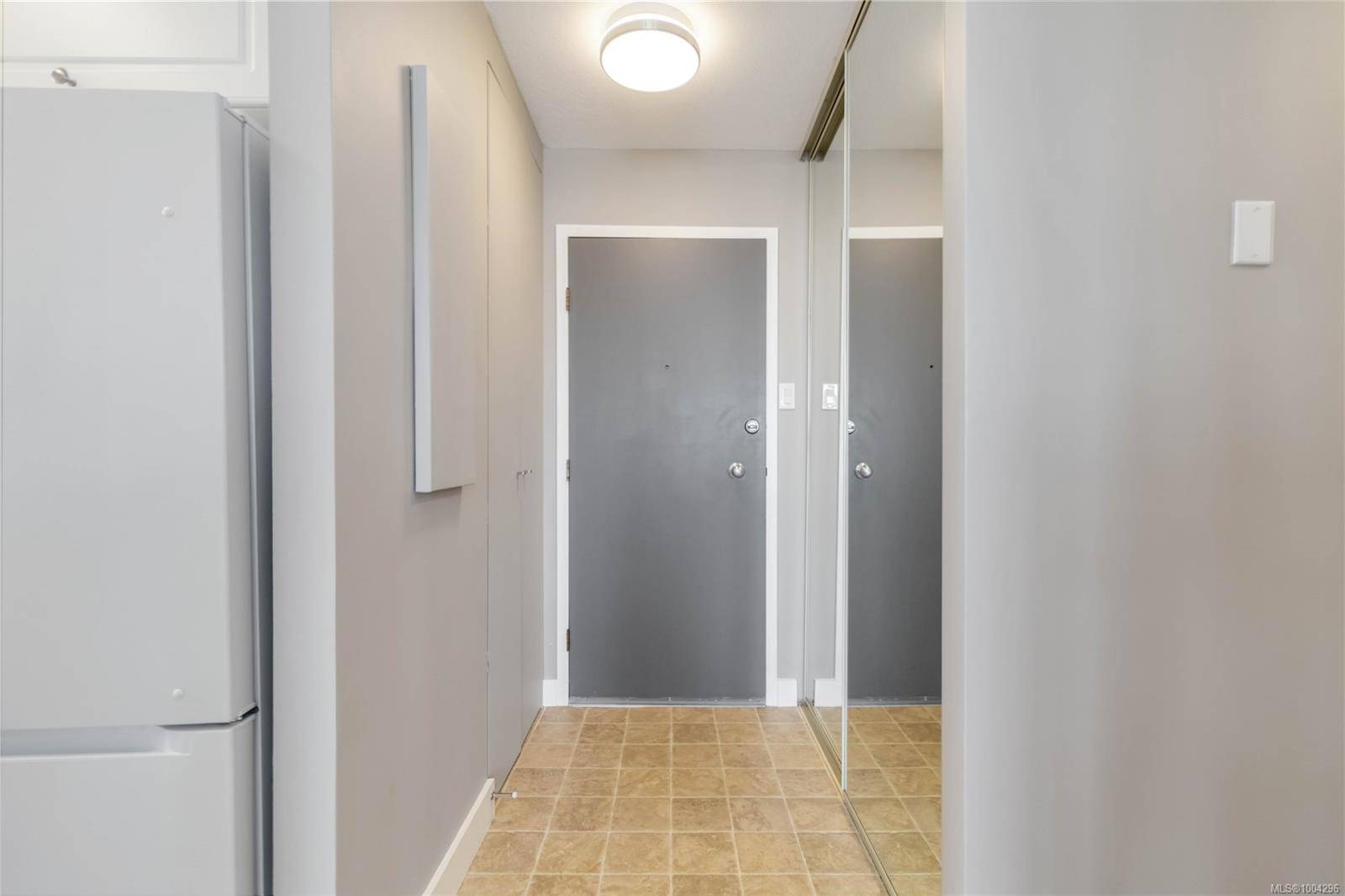 Victoria, BC V8V 1S9,647 Michigan St #1705
