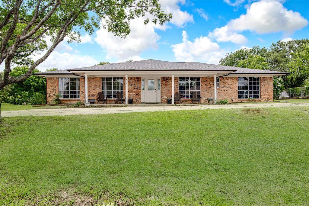 306 Country Club Drive, Joshua, TX 76058
