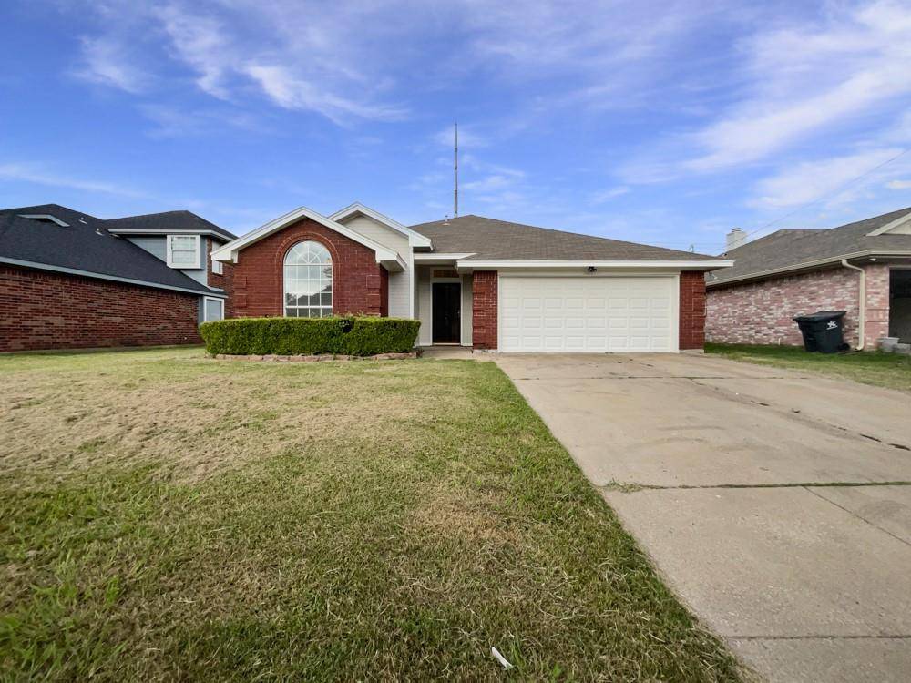 6020 Maple Leaf Drive, Arlington, TX 76017