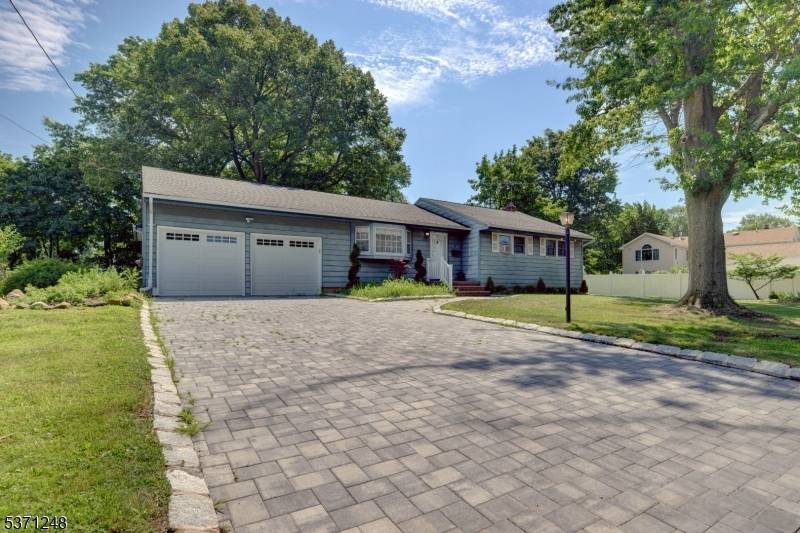 26 Old Manor Rd, Holmdel Twp., NJ 07733