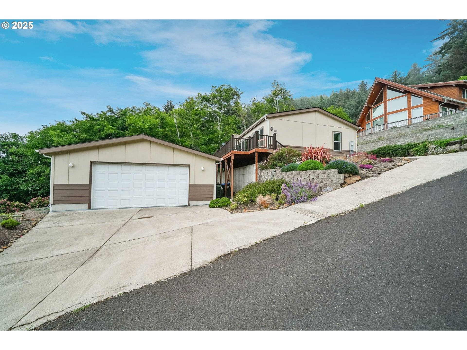 257 WINDSONG ST, Yachats, OR 97498