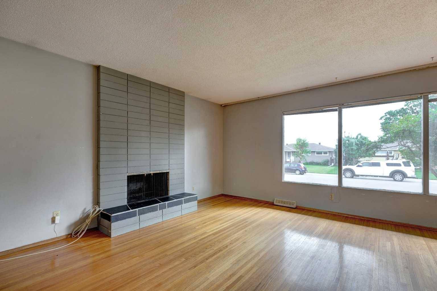 Calgary, AB T2J 1A6,9519 Academy DR Southeast