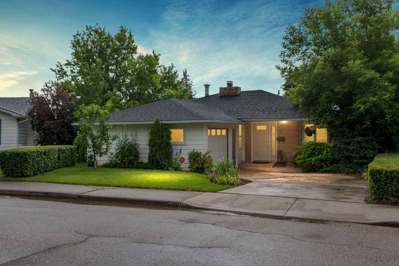 73 Cumberland DR NW, Calgary, AB T2K 1S8