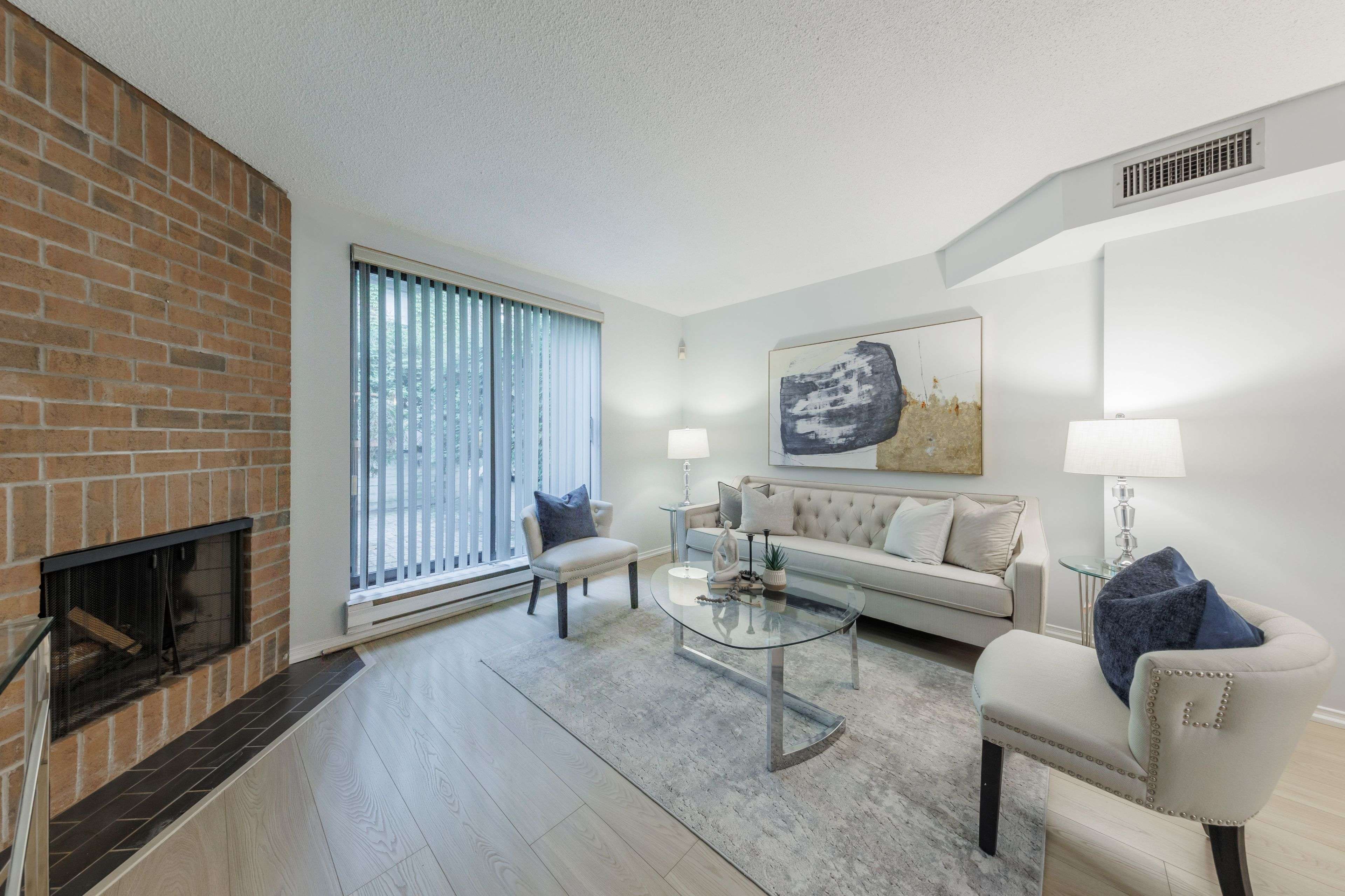 Toronto C08, ON M4Y 1K3,25 Dundonald ST