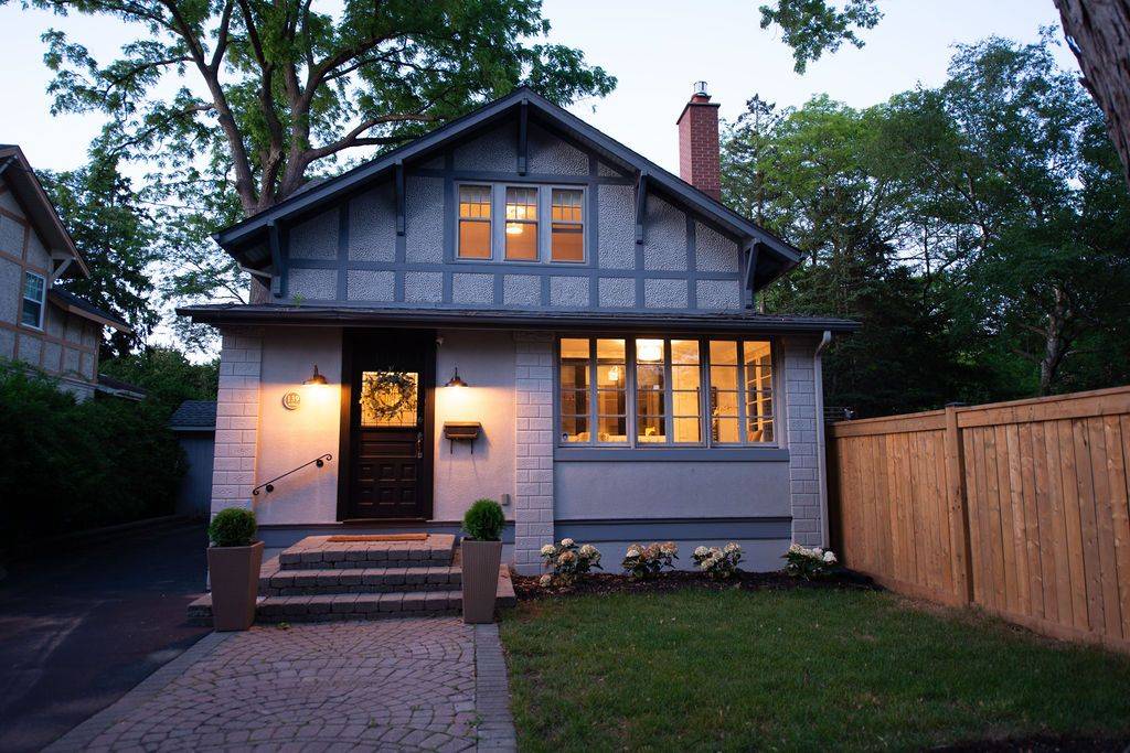 Oakville, ON L6J 3N6,139 Allan ST