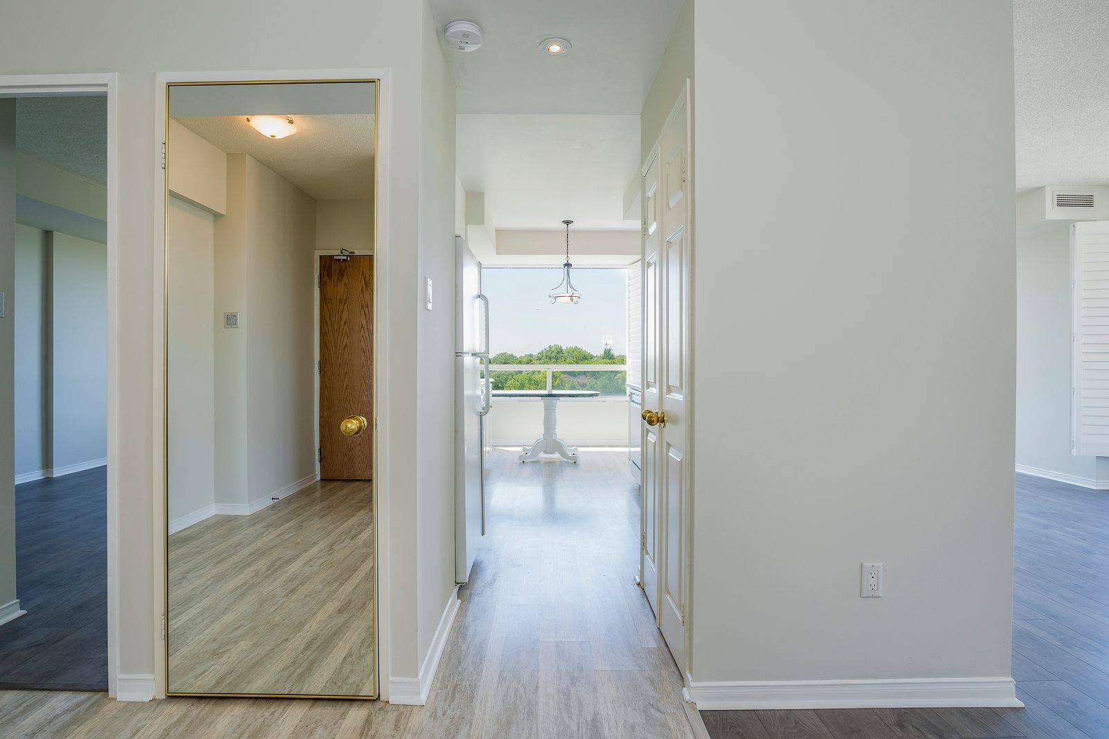 Oakville, ON L6L 6L9,2511 Lakeshore RD W #603