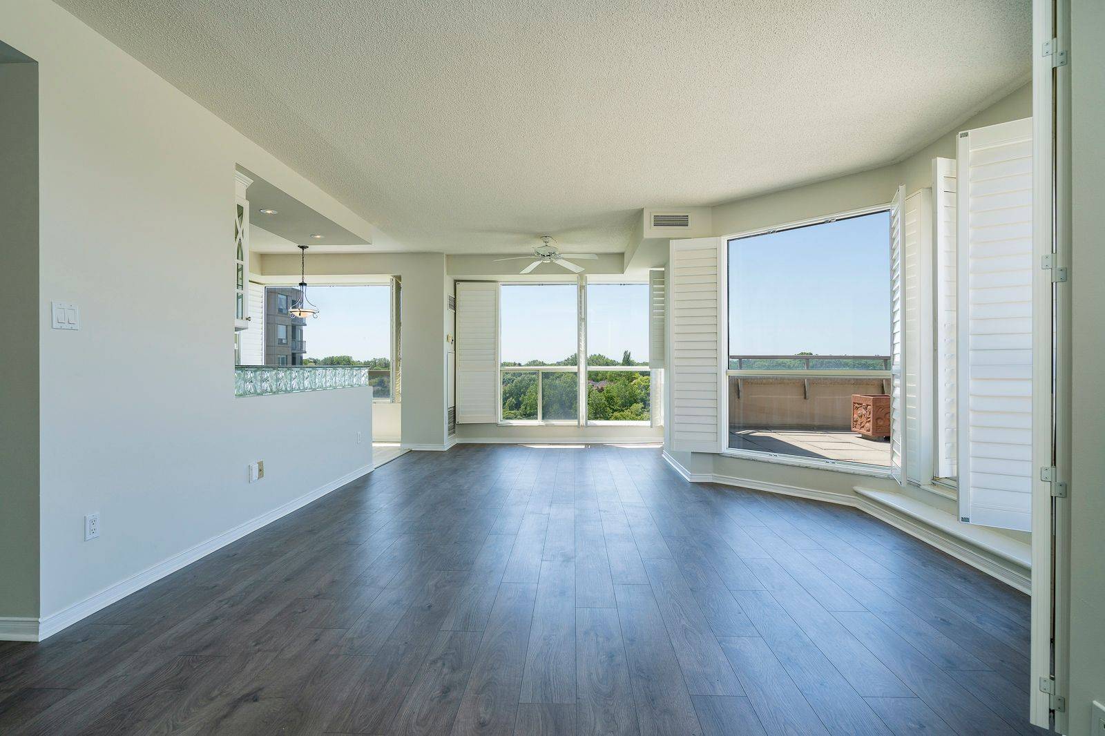 Oakville, ON L6L 6L9,2511 Lakeshore RD W #603