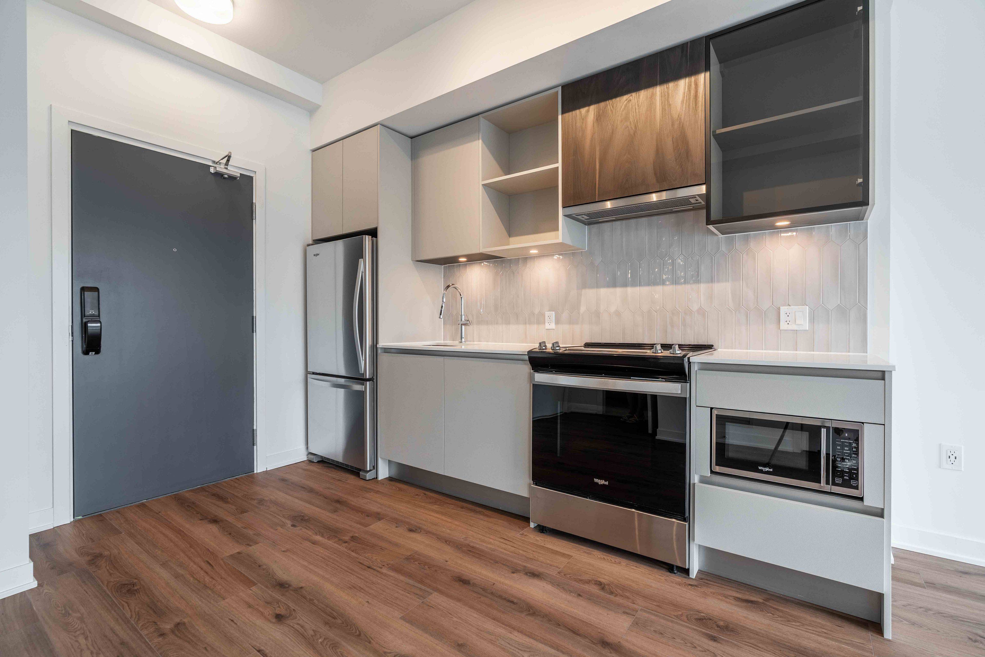 Oakville, ON L6M 5R8,395 Dundas ST W #PH21