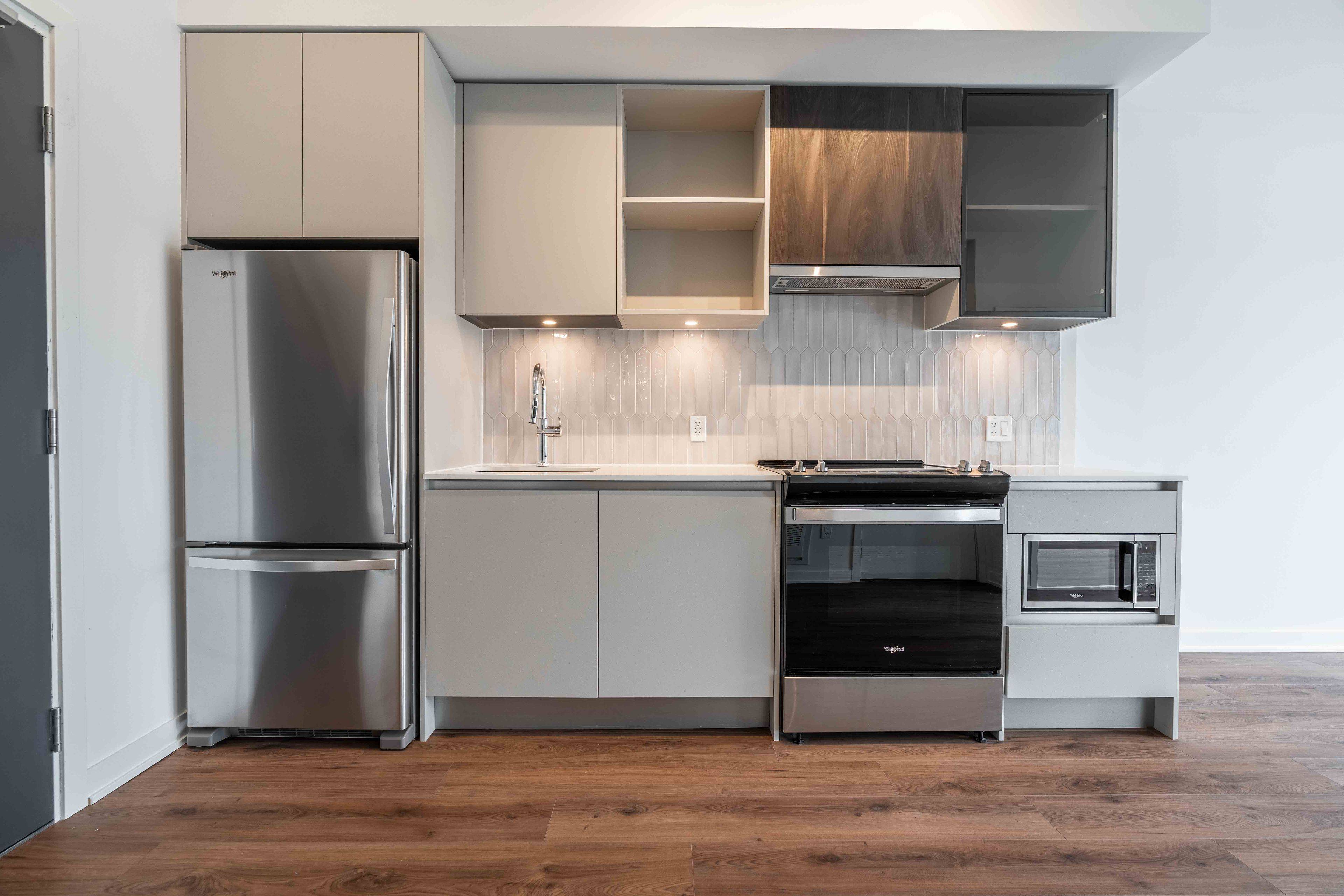 Oakville, ON L6M 5R8,395 Dundas ST W #PH21