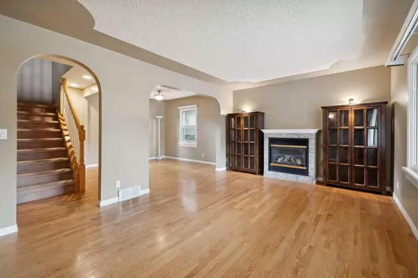 Calgary, AB T2M 3E3,413 26 AVE Northwest