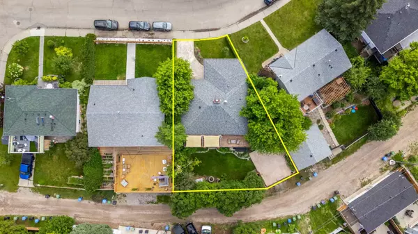 Calgary, AB T2K 1S8,73 Cumberland DR Northwest