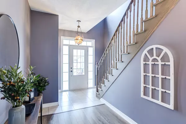 Bradford West Gwillimbury, ON L3Z 0V8,6 Daniele CRES
