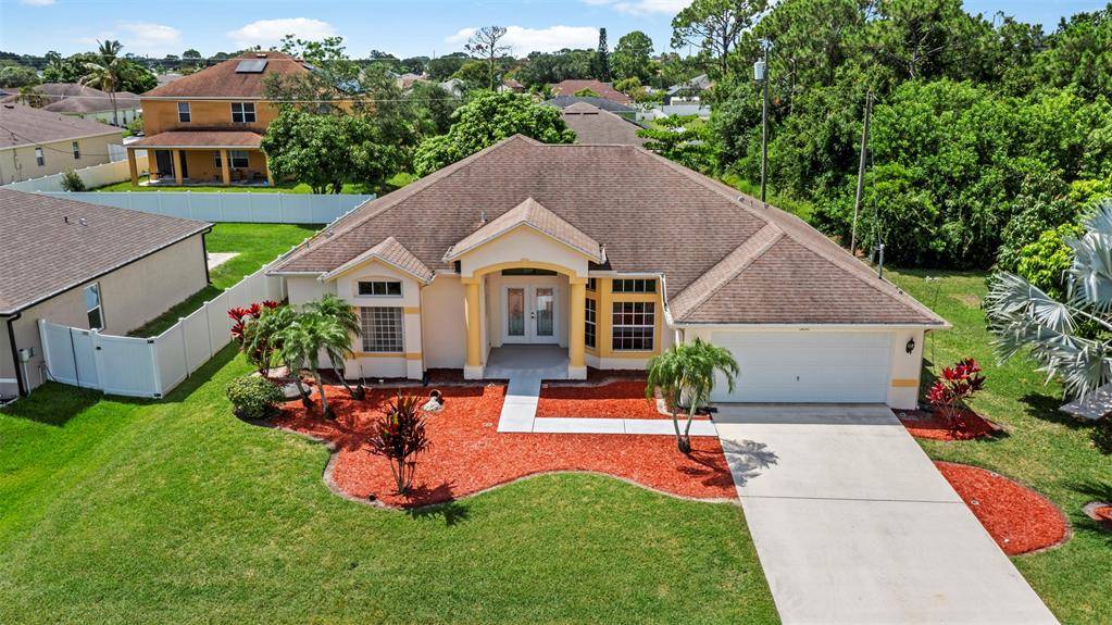 386 SW Donna Ter, Port St Lucie, FL 34984