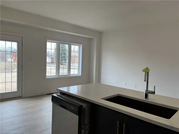 Kitchener, ON N2B 0A9,14 Dewberry DR