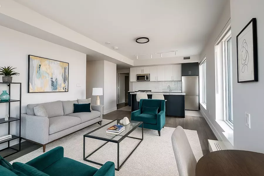 2525 Bathurst ST #909, Toronto C04, ON M6B 2Y9