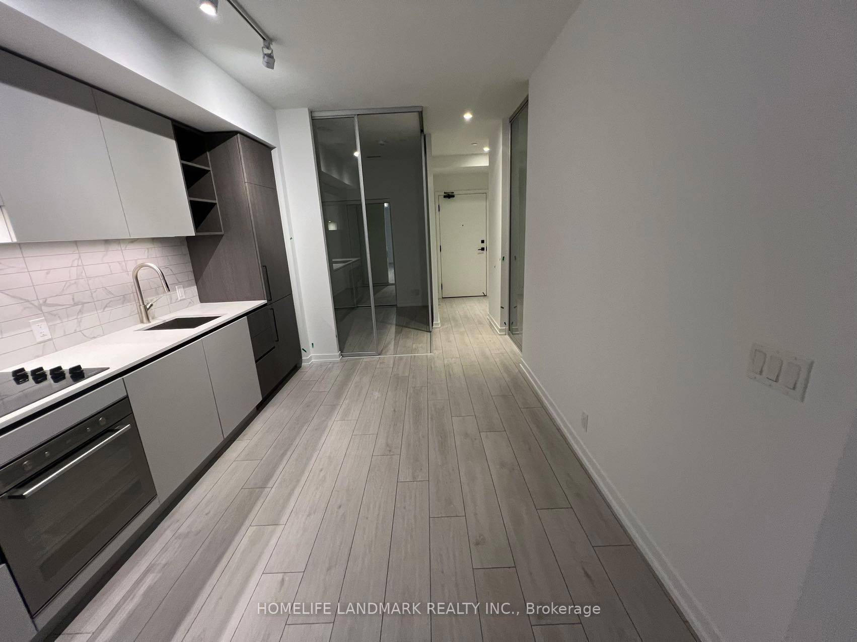 Toronto C01, ON M5V 0W4,55 Mercer ST #311