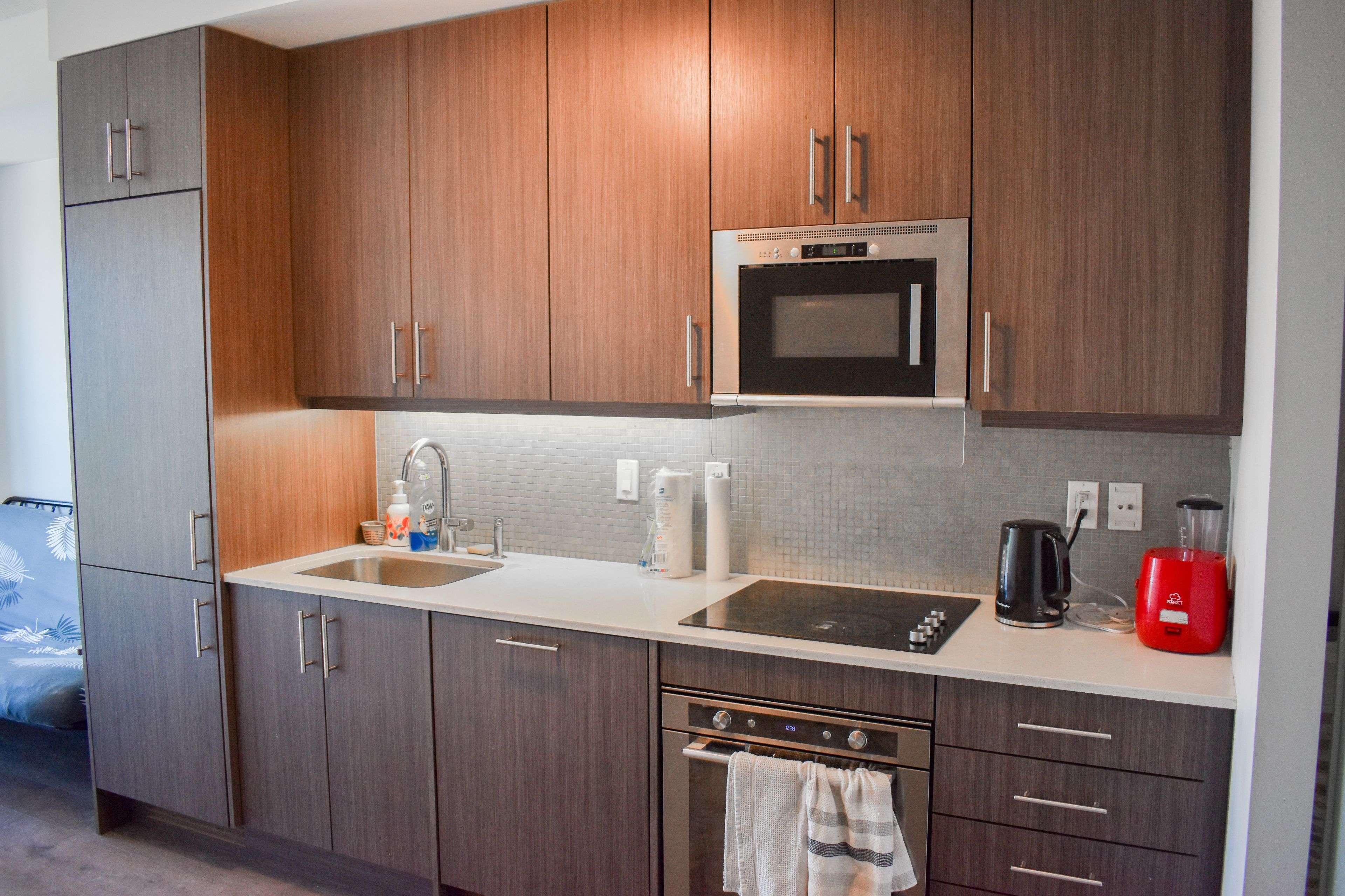 Toronto C01, ON M5T 1S2,297 College ST #825