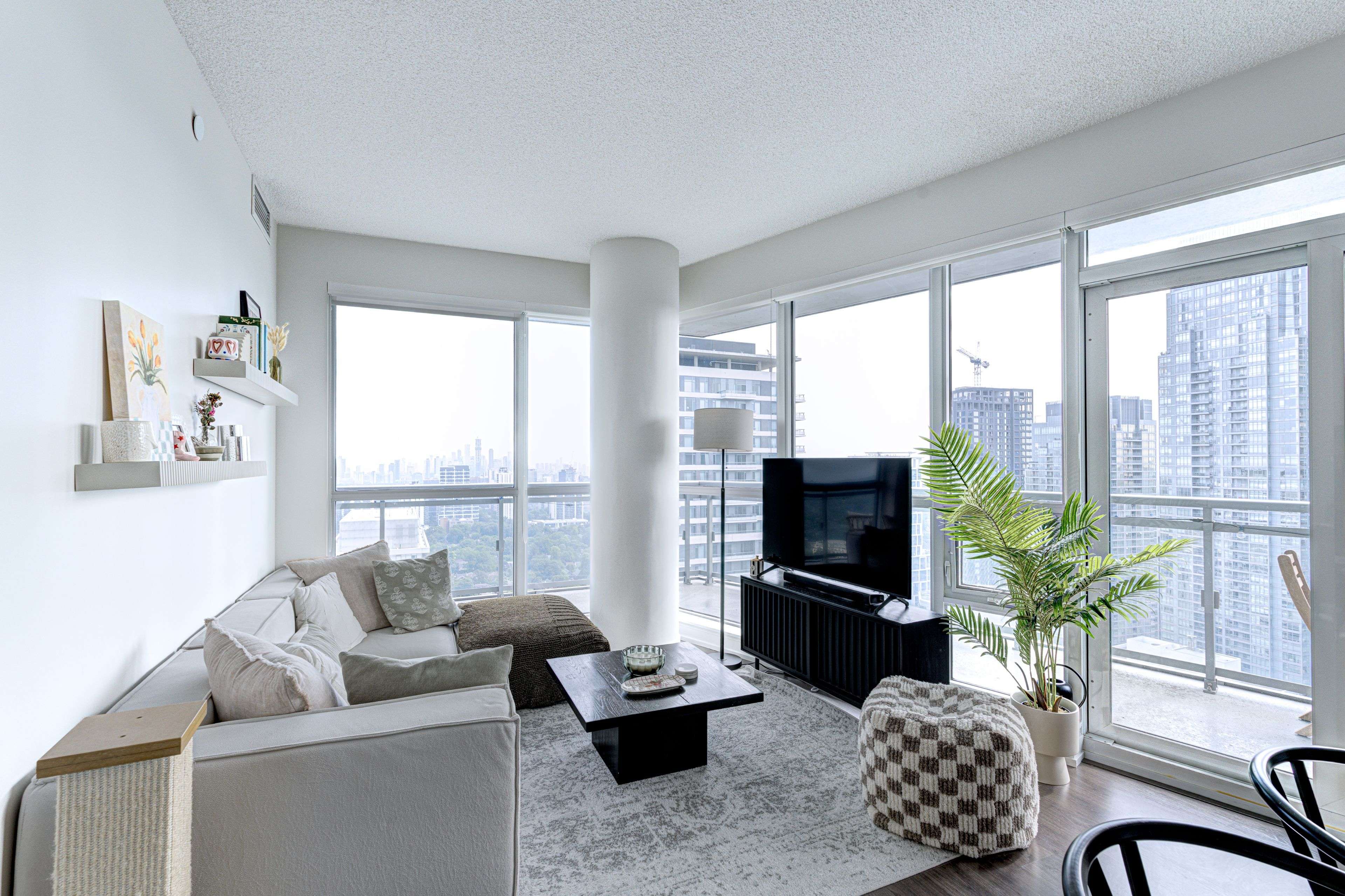 Toronto C10, ON M4S 0A4,89 Dunfield AVE #2910