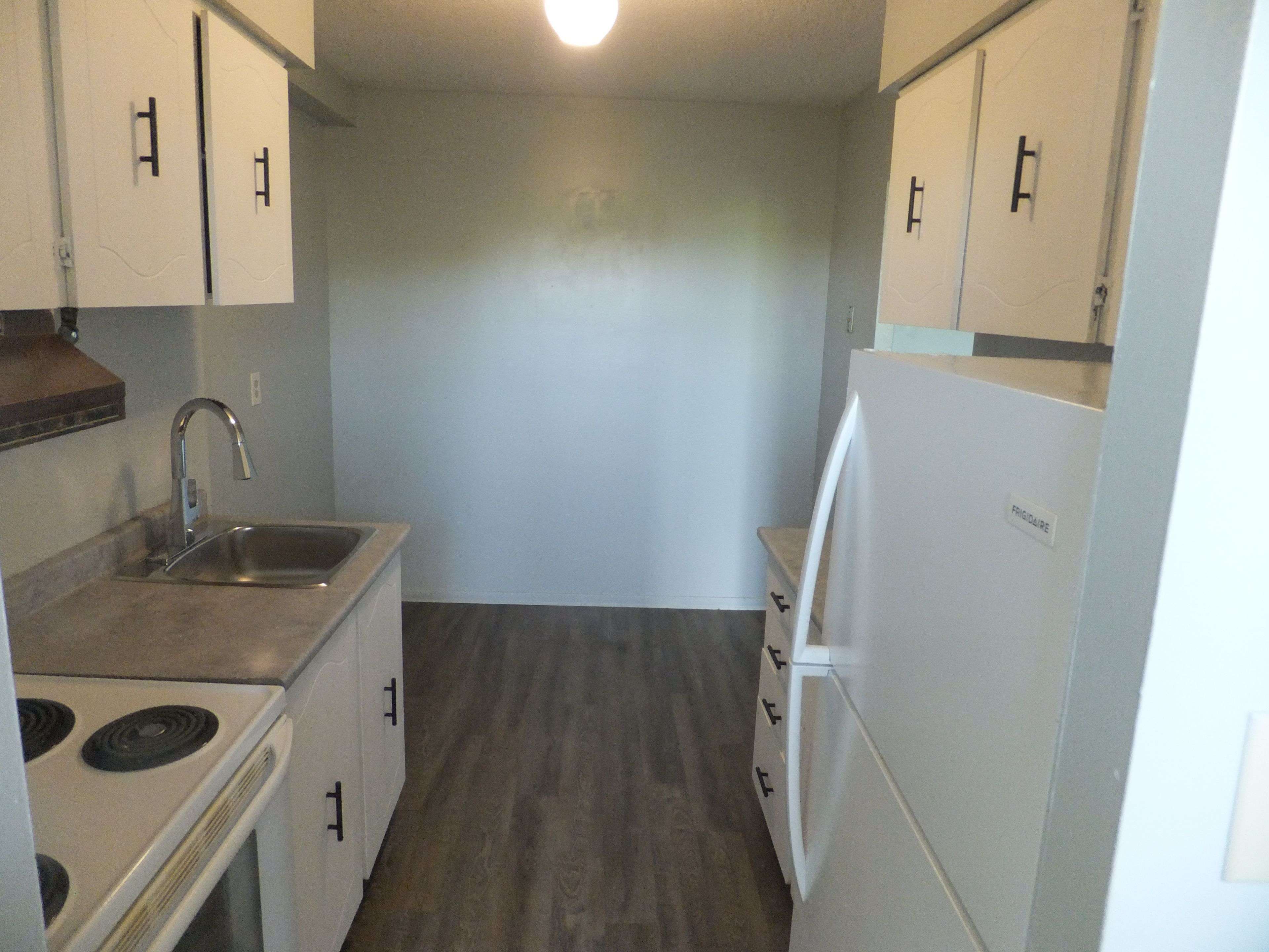 Oshawa, ON L1G 4X5,1371 Simcoe ST N #401