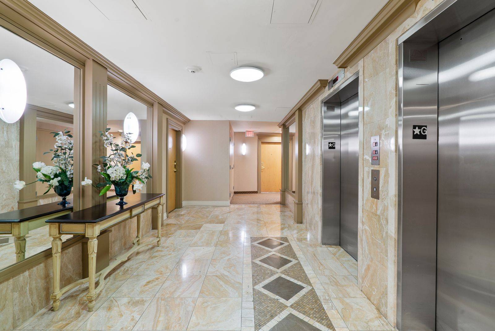 Vaughan, ON L4J 9K1,1 Maison Parc CT #603