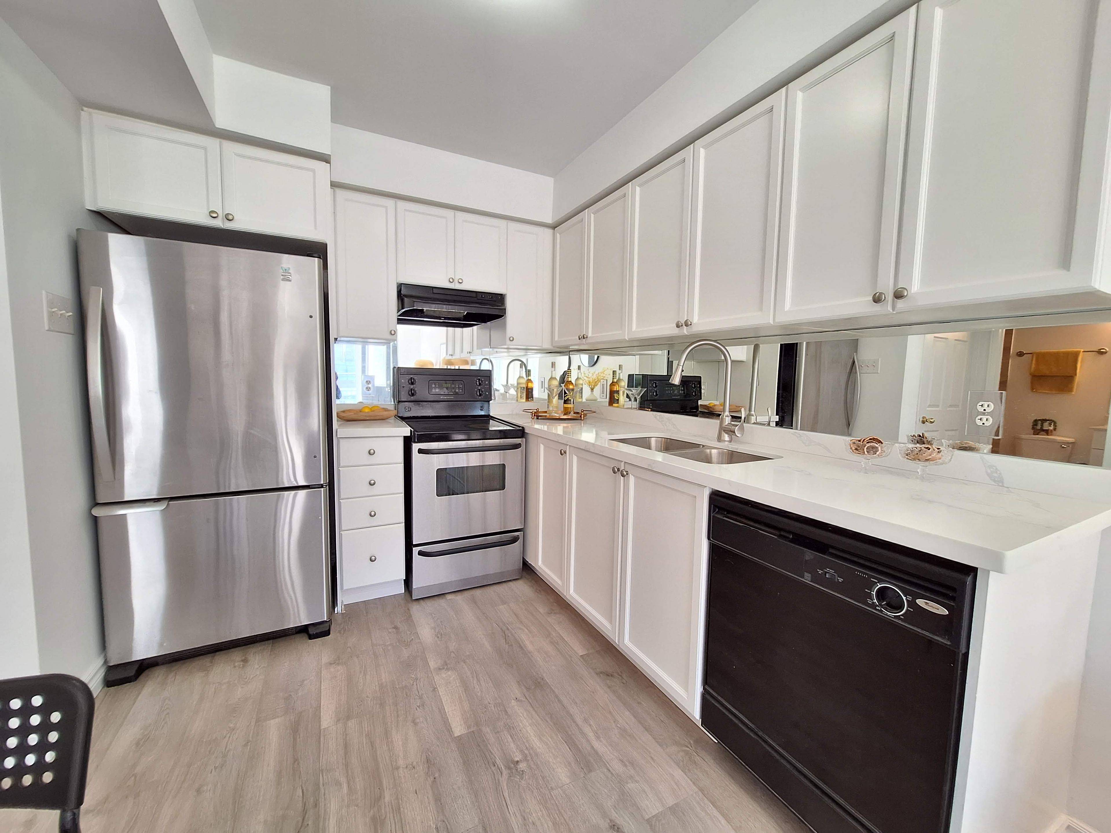 Mississauga, ON L5M 8E6,4975 Southampton DR #318