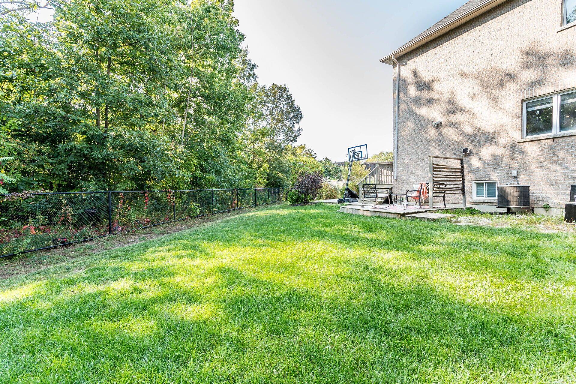 Milton, ON L9T 0W5,319 Bussel CRES N