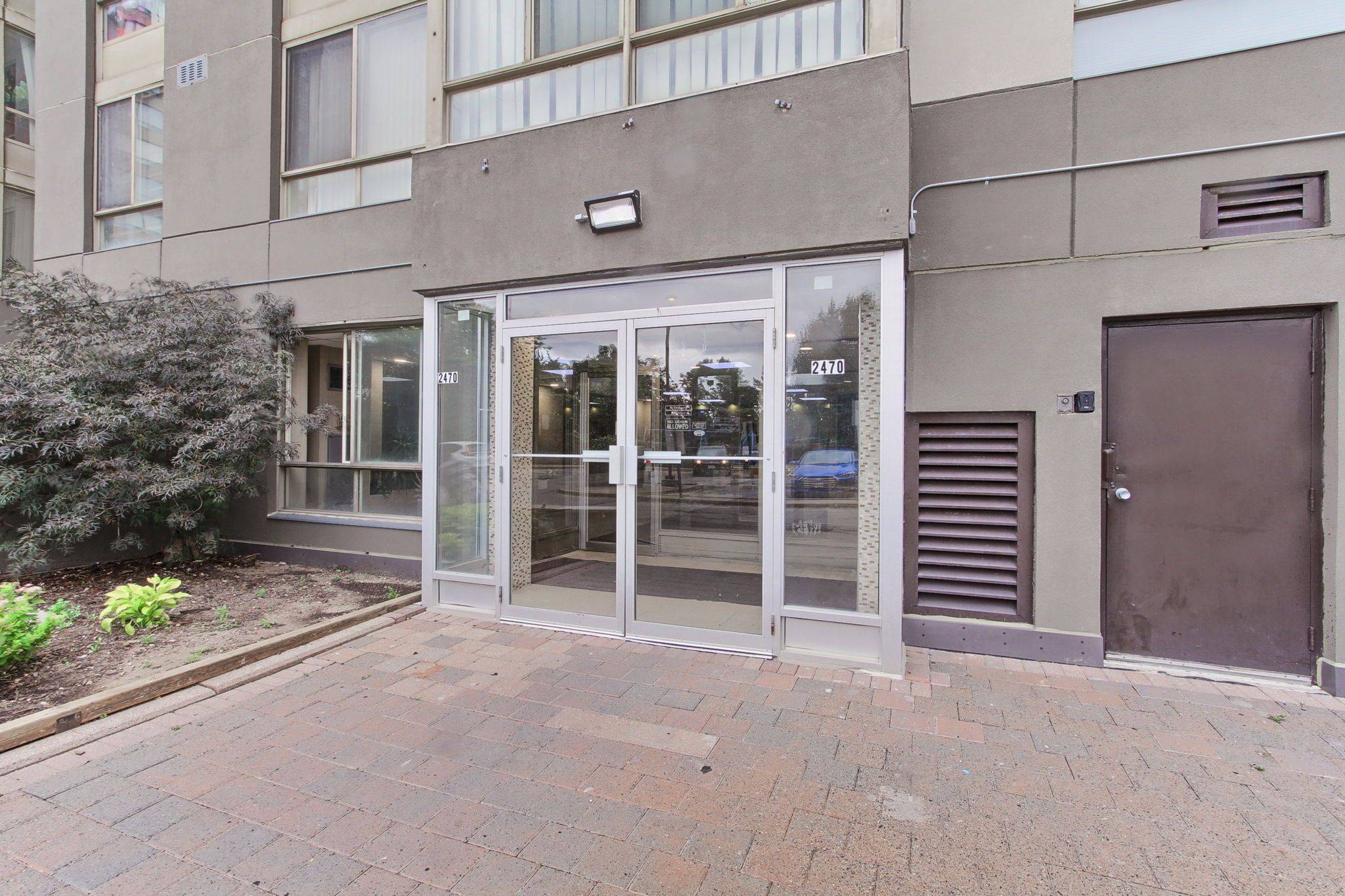 Toronto W04, ON M6M 5E7,2470 Eglinton AVE #1205