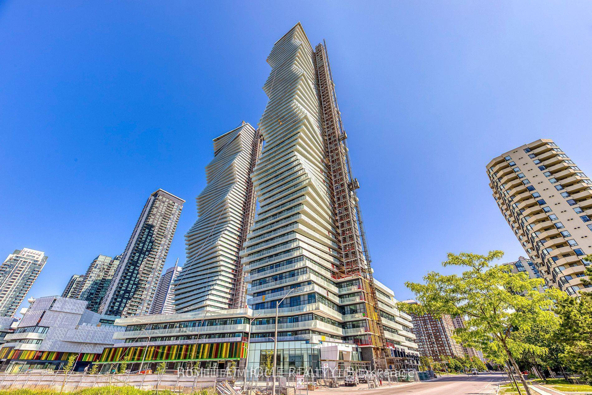 Mississauga, ON L5H 0M4,3883 Quartz RD #410
