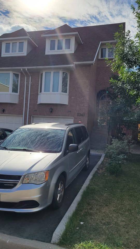 Mississauga, ON L4Z 3M4,5343 Ferret CT #Upper